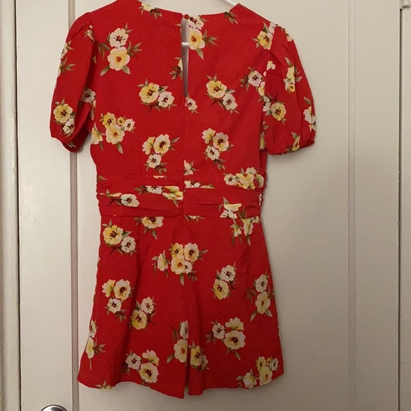 NWT Forever 21 red floral romper size: M - Picture 6 of 10